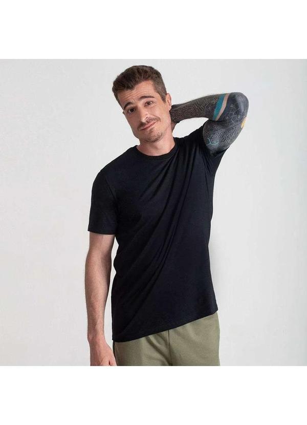 Basicamente - Tech T-Shirt Antiodor Gola C Masculina Preto Onix