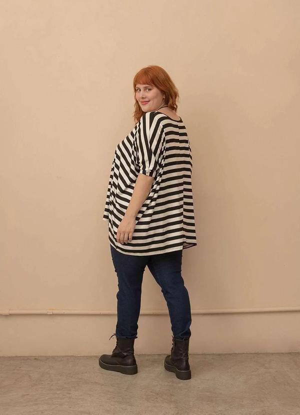 Bold - Blusa Ampla Listrada Plus Size Preto 4