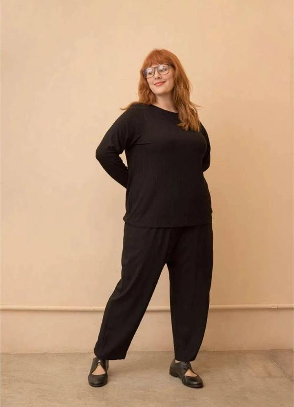Wee! - Blusa Canelada Manga Longa Plus Size Preto