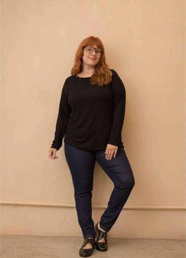 Wee! - Blusa Canelada Manga Longa Plus Size Preto 3