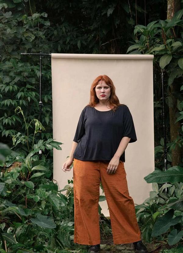 Bold - Blusa Quadrada Decote Redondo Plus Size Preto 3