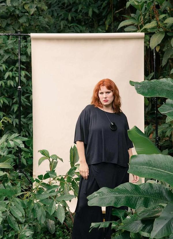 Bold - Blusa Quadrada Decote Redondo Plus Size Preto 1