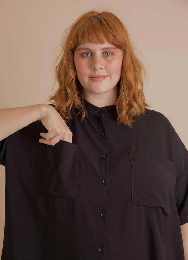 Bold - Camisa Quadrada com Bolsos Viscose Plus Size Preto
