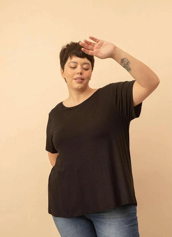 Bold - Camiseta Decote Redondo Evasê Plus Size Preto