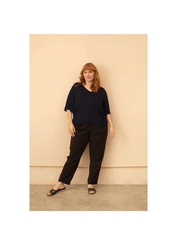 Bold - Camiseta Quadrada Decote V Plus Size Preto