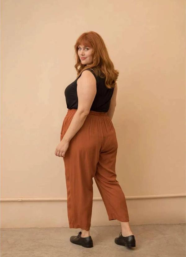 Bold - Calça Viscose Glória Plus Size Marrom 4