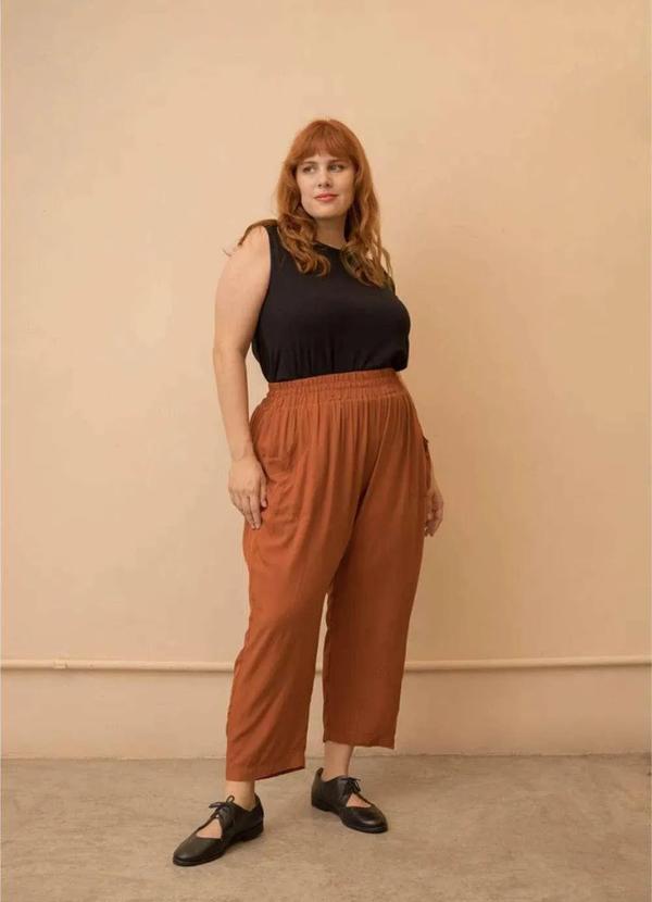 Bold - Calça Viscose Glória Plus Size Marrom 7