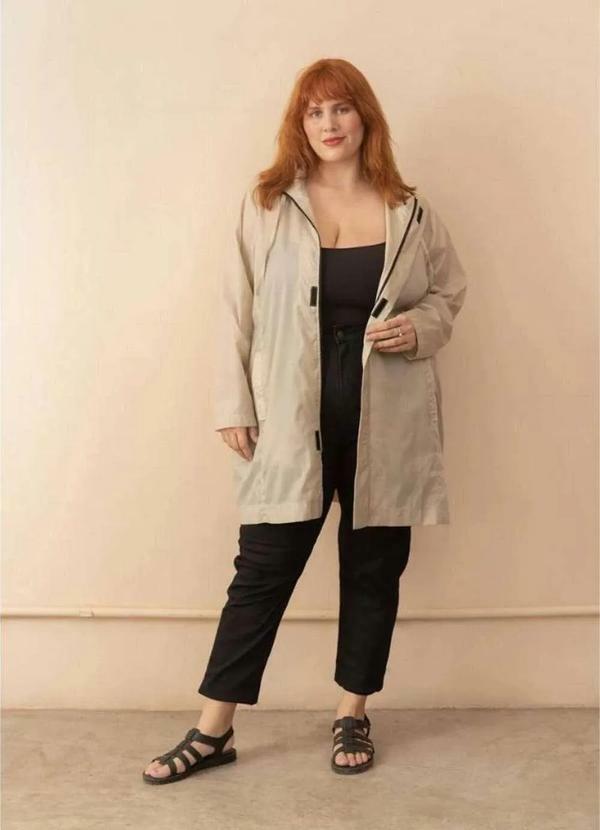 Bold - Capa Corta Vento Tech Ultralight Plus Size Bege