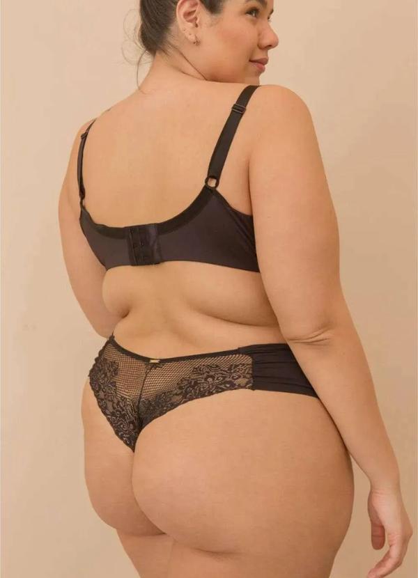 2rios - Calcinha Fio Dental em Renda Lateral Drapeada Plus Size Preto 3