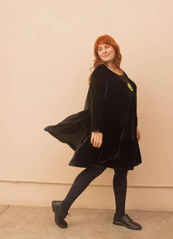 Bold - Vestido Evasê Veludo Plus Size Preto 5