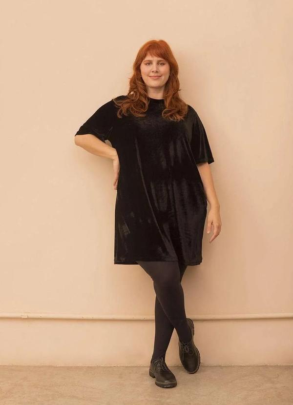 Bold - Vestido Evasê Veludo Plus Size Preto 4
