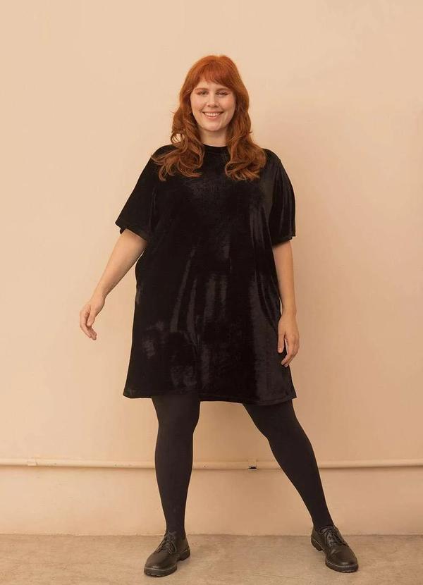 Bold - Vestido Evasê Veludo Plus Size Preto 2