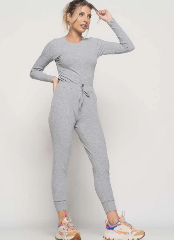 Salvatore Fashion - Blusa Básica Manga Longa e Gola Redonda Canelada  Fashion Cinza 3