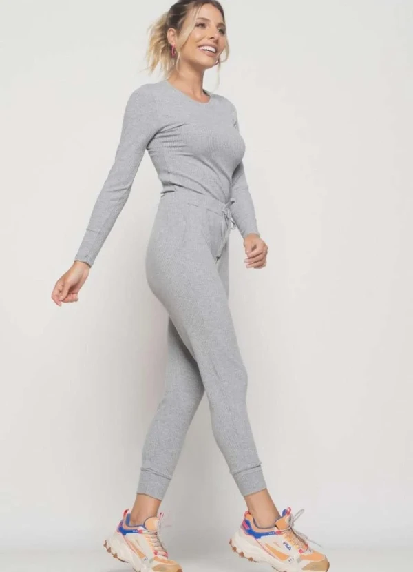 Salvatore Fashion - Blusa Básica Manga Longa e Gola Redonda Canelada  Fashion Cinza 4