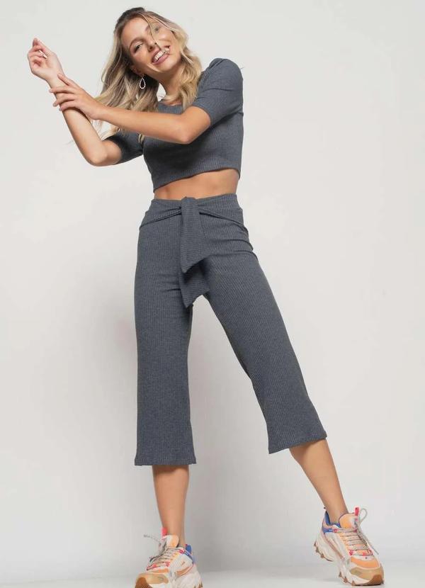 Salvatore Fashion - Cropped Princesa Gola Redonda Malha Canelada Fashion Cinza