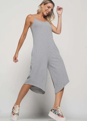 Salvatore Fashion - Macacão Alça Fina Pantacourt Canelado  Fashion - SALVATORE FASHION