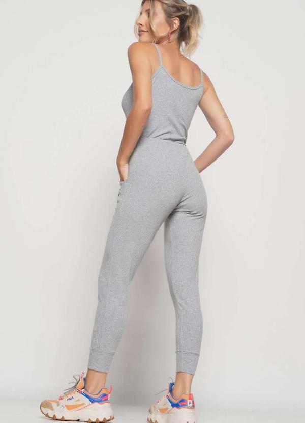 Salvatore Fashion - Conjunto Comfy com Regata Alcinha e Jogger Canelada Fashion Cinza 4