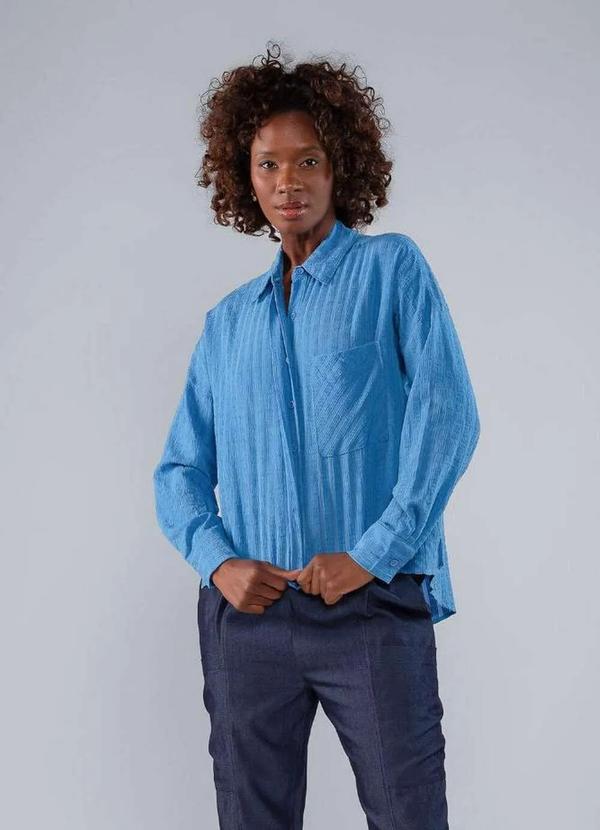 Lamis - Camisa Viscose com Abertura nas Costas e Bolso Azul 2