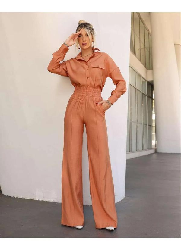 Dot Clothing - Conjunto Dot Clothing com Camisa Camel Bege