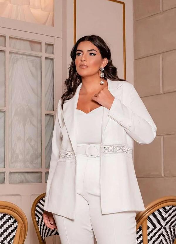 Predilects Plus - Blazer Plus Size Alfaiataria e Renda Branco