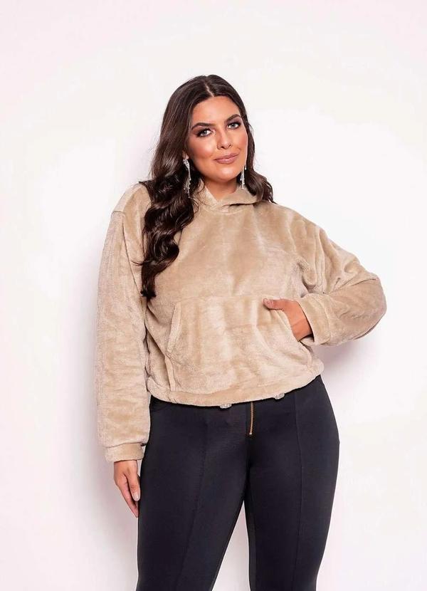 It Curves - Blusa Plus Size Teddy com Capuz Bege 2