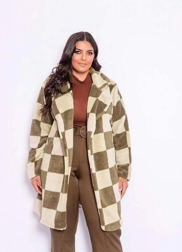 Predilects Plus - Casaco Plus Size Teddy Quadriculado Bege