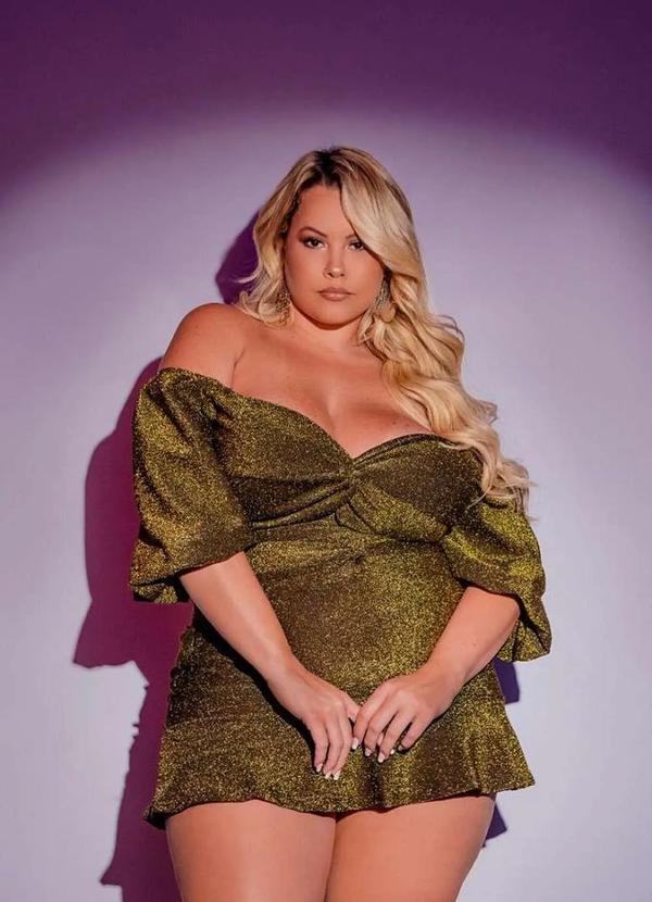 It Curves - Conjunto Plus Size Ombro a Ombro com Brilho Dourado