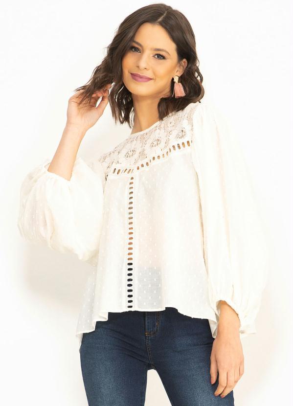 Farm - Bata de Laise com Renda Artesanal Branca