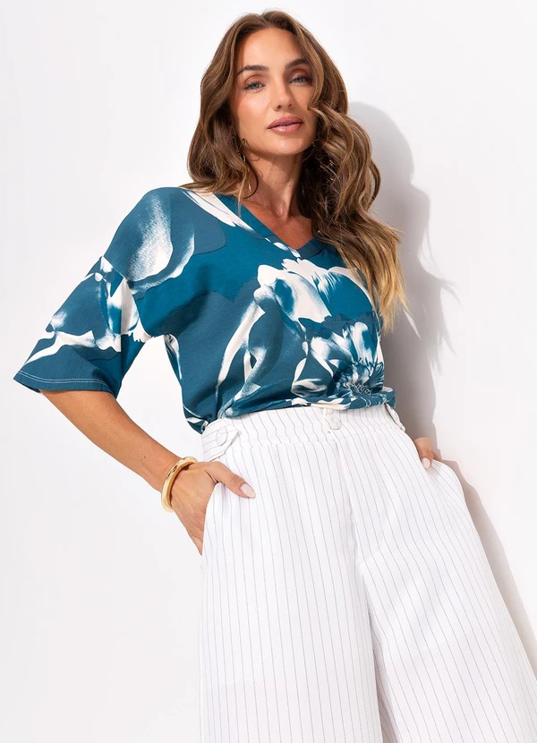 Quintess - Blusa Floral Bicolor em Malha de Viscose