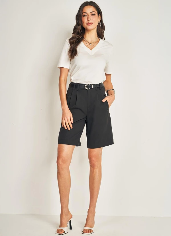 Doce Trama - Bermuda Alfaiataria Comfy com Cós de Botão Preto 3