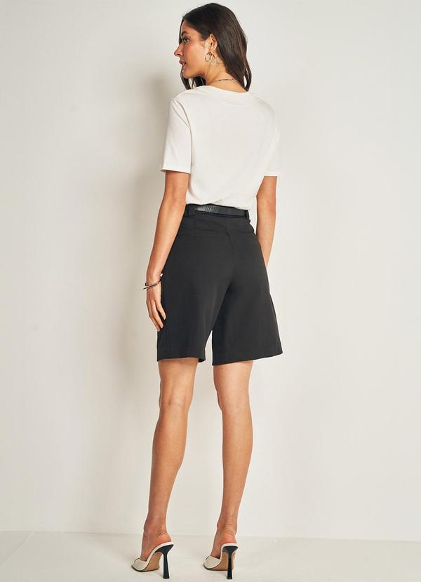 Doce Trama - Bermuda Alfaiataria Comfy com Cós de Botão Preto 4