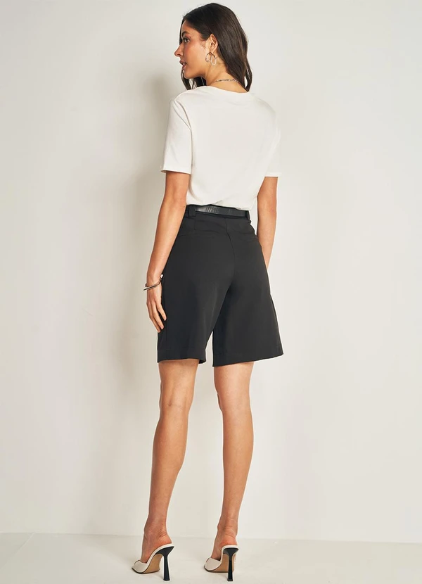 Doce Trama - Bermuda Alfaiataria Comfy com Cós de Botão Preto 4