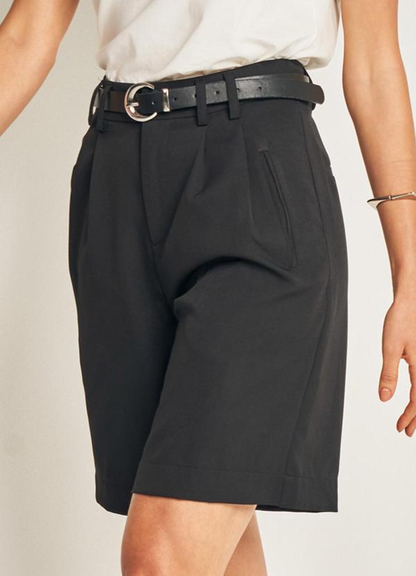 Doce Trama - Bermuda Alfaiataria Comfy com Cós de Botão Preto 6