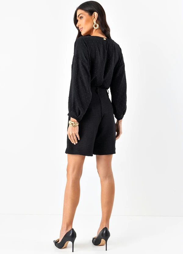 Quintess - Bermuda Preta em Tecido Texturizado com Bolsos 4