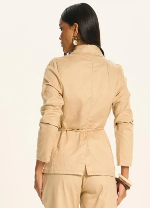 Doce Trama - Blazer Alfaiataria com Faixa para Amarração Bege - DOCE TRAMA