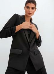 Blazer Preto em Crepe Plano