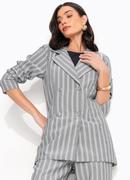 Casaco listrado cinza em tecido acetinado