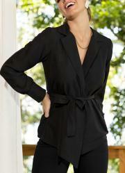 Casaco Preto em Crepe Plano com Faixa