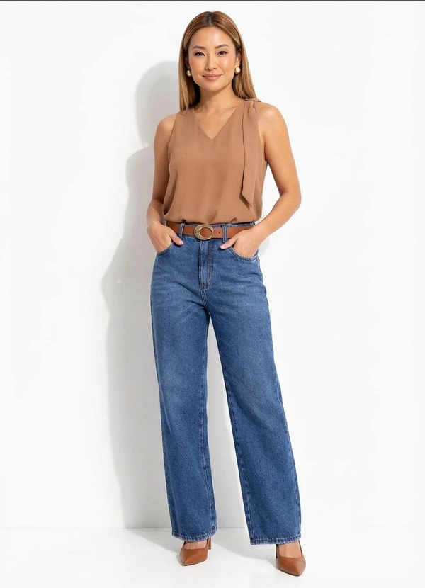 Quintess - Blusa Alfaiataria Caramelo com Decote V e Amarração no Ombro 3