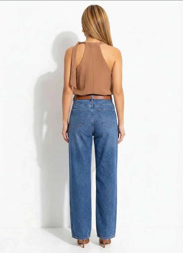 Quintess - Blusa Alfaiataria Caramelo com Decote V e Amarração no Ombro 4