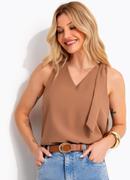 Blusa Alfaiataria Caramelo com Decote V e Amarração no Ombro