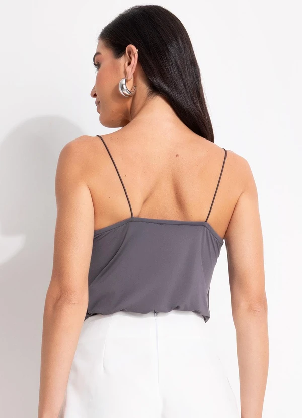 Quintess - Blusa Alça Malha Fria Cinza com Decote Degagê Fluida 2