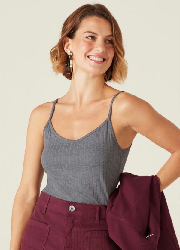 Malwee - Blusa Cinza Escuro Canelada Decote V