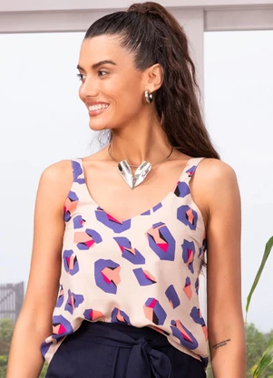 Quintess - Blusa Onça Geométrica em Crepe Plano - QUINTESS