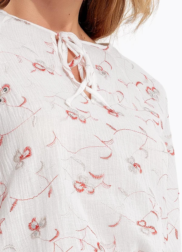 Quintess - Blusa Bordado Flores em Cambraia