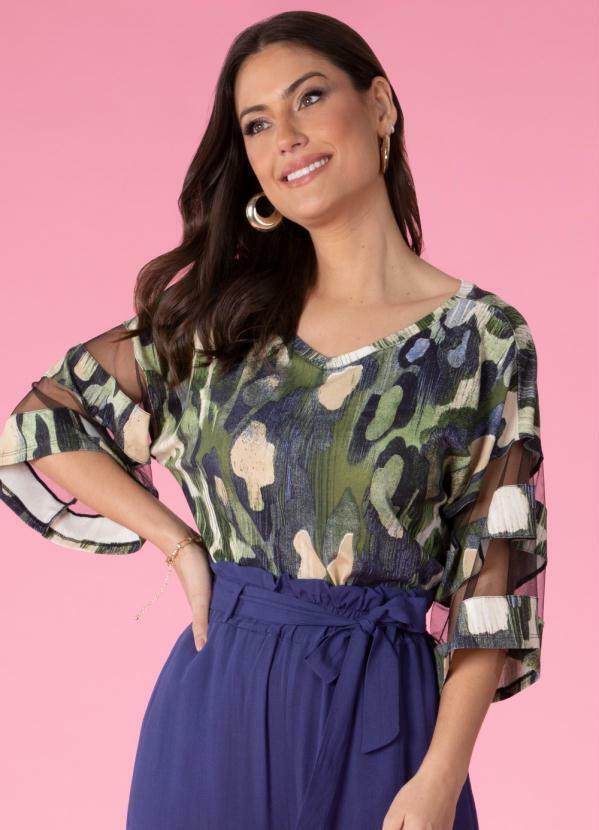 Quintess - Blusa Camuflado Verde com Detalhes em Tule