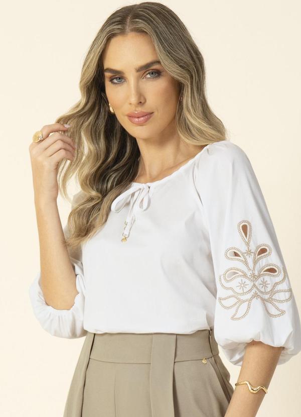 Gris - Blusa com Bordado Laser na Manga Off White