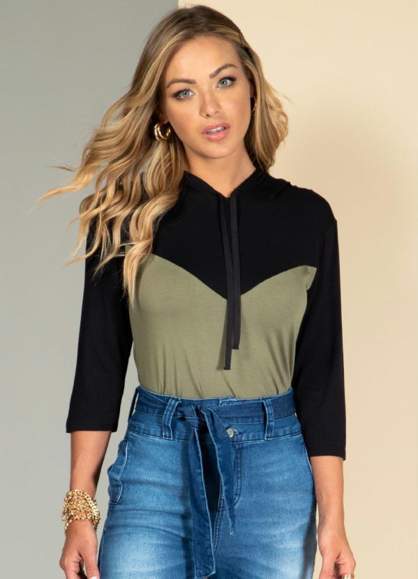 Quintess - Blusa com Capuz Preto e Verde