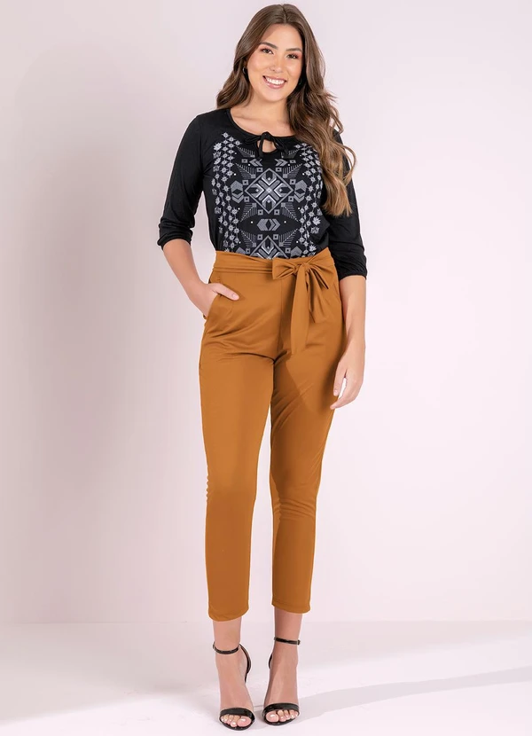 Moda Pop - Blusa com Gota e Amarração Frontal Preta 6