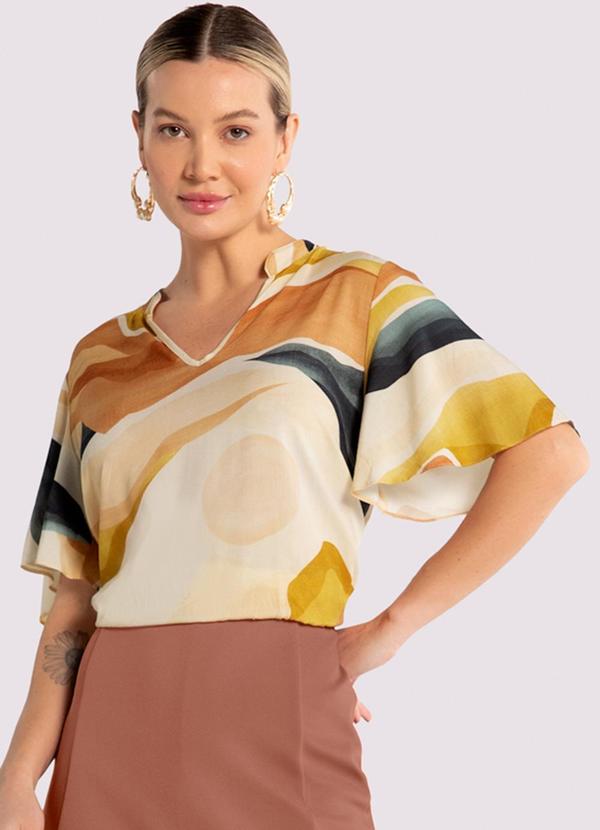 Lunender - Blusa Estampada em Viscose com Manga Flare Marrom